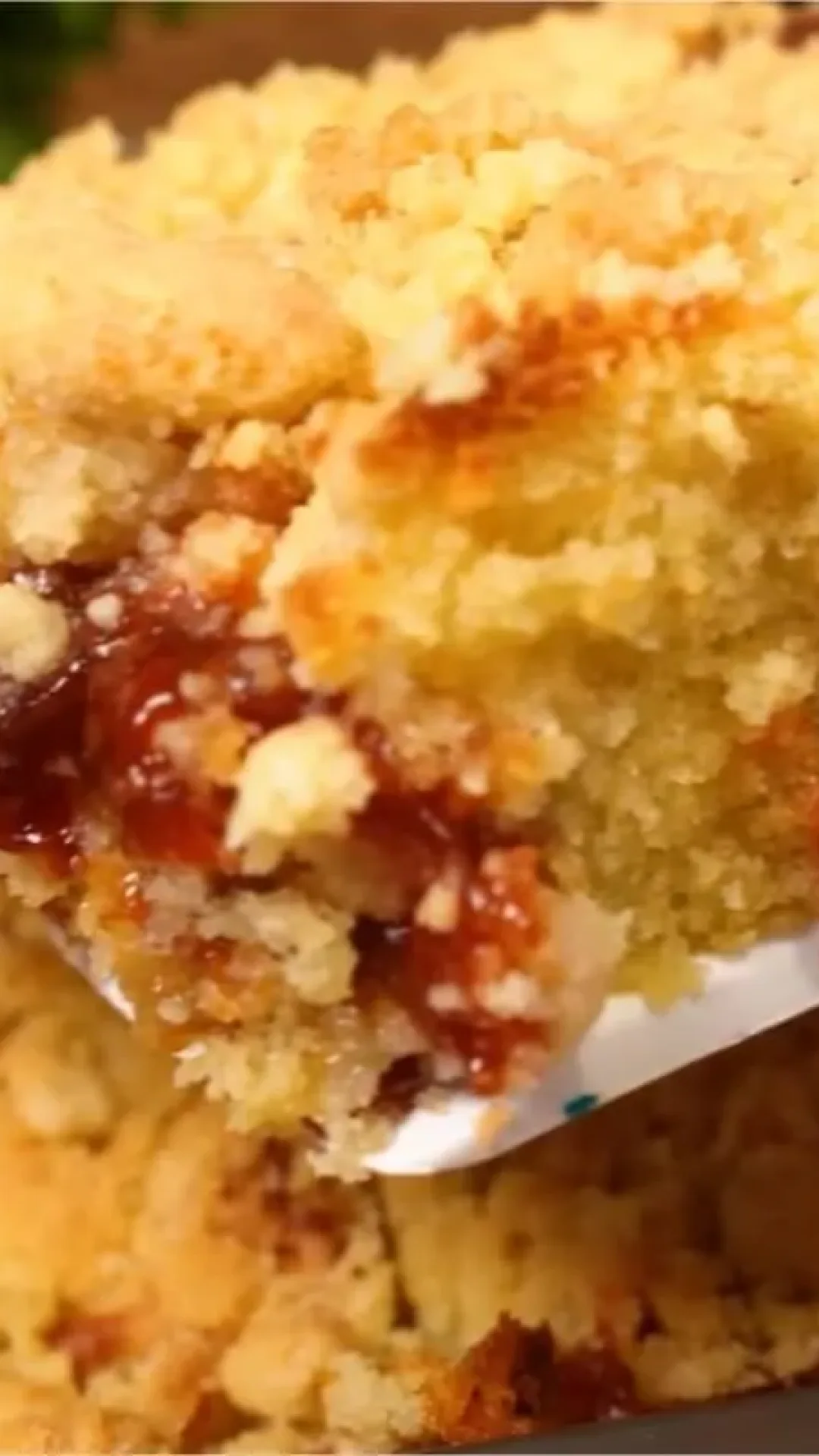Cuca de goiabada deliciosa: farofinha crocante, goiabada e massa bem fofinha