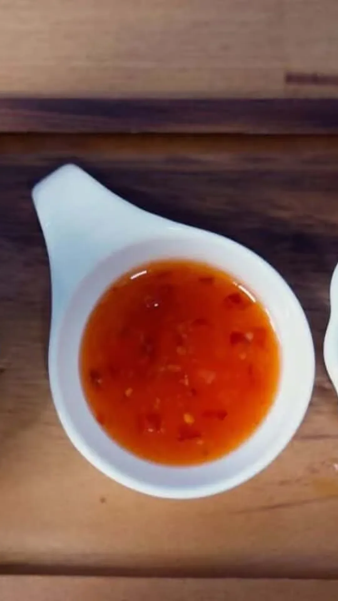 Dadinho de tapioca com mussarela, que fica super crocante por fora e bem macio por dentro