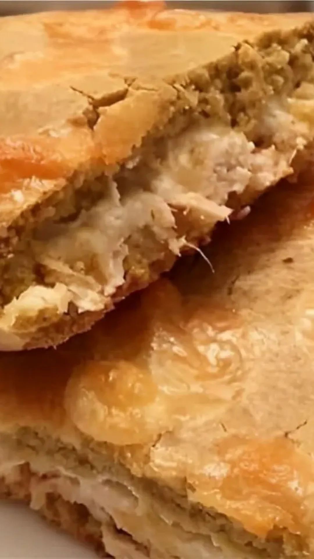 Empadão de frango com massa de creme de leite que derrete na boca prático e fácil