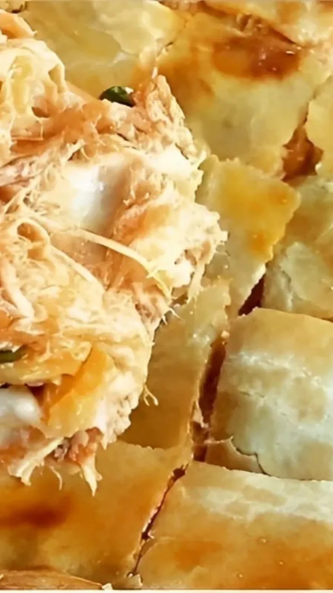 Empadão de frango com massa que desmancha na boca e recheio bem temperadinho