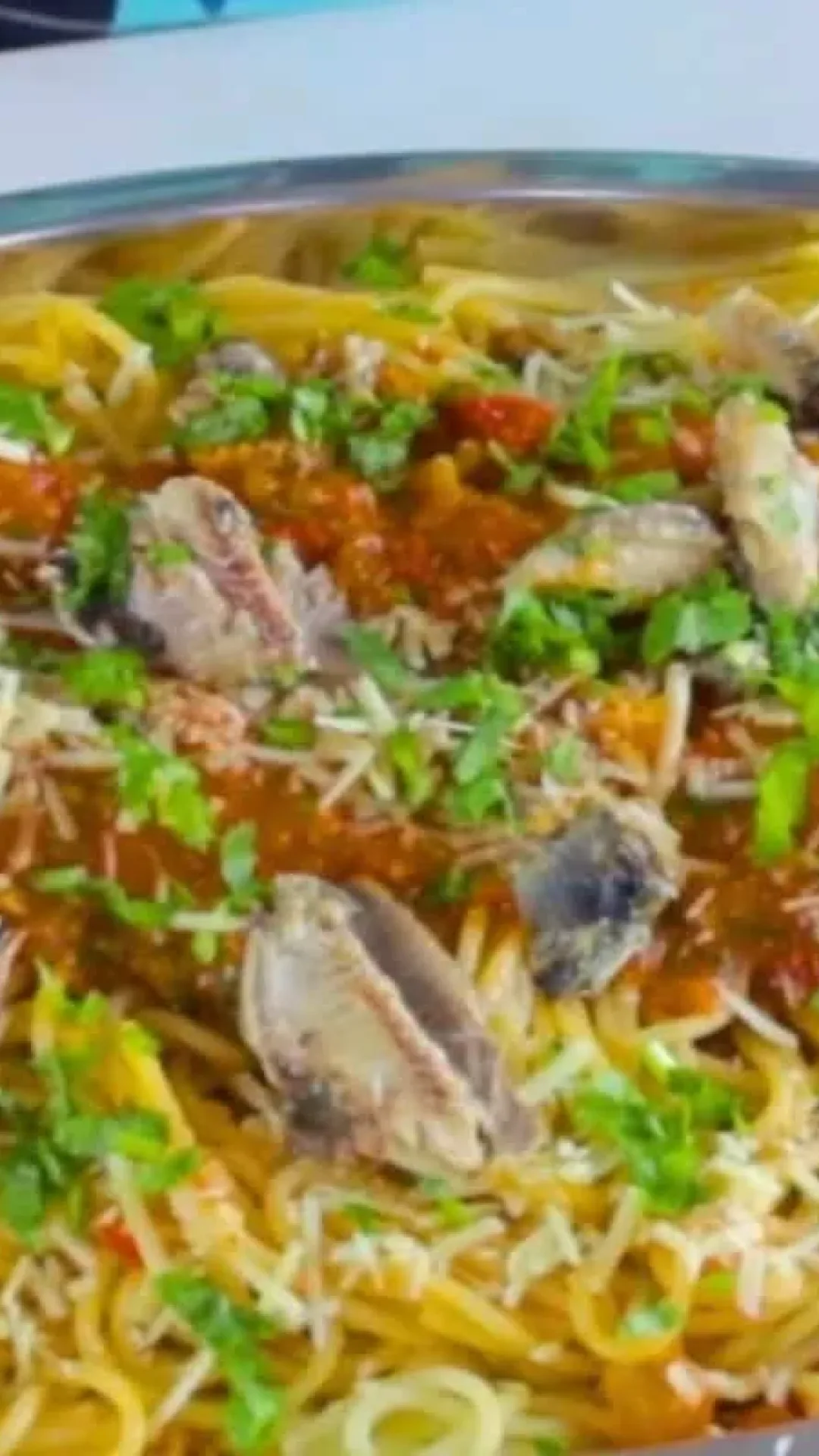 Espaguete de sardinha para o almoço para você começar bem a sua semana