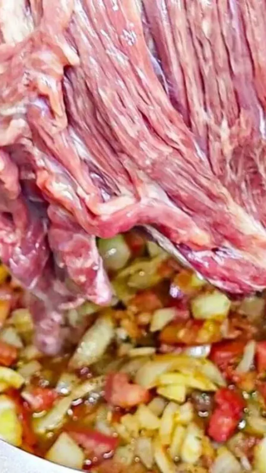Essa carne na panela de pressão vai te fazer não querer mais fazer de outro jeito