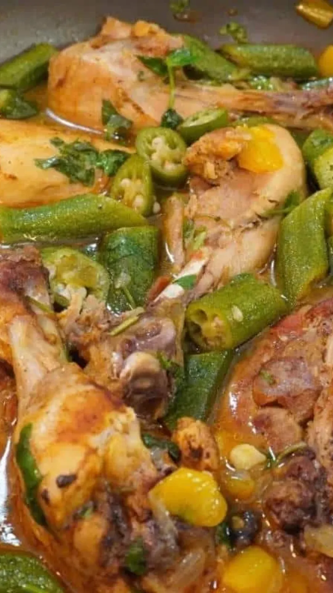 Essa receita de frango com quiabo que minha mãe faz é a melhor de todas