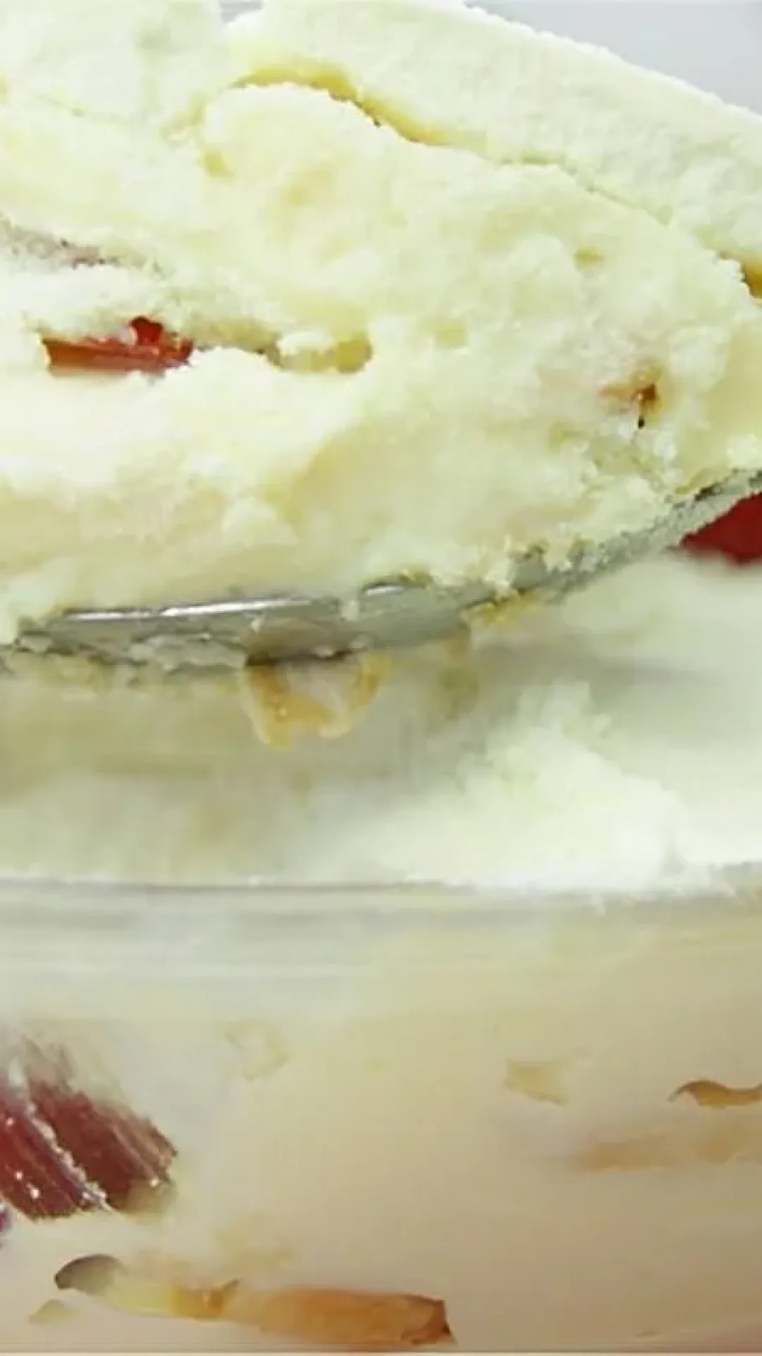 Esse pavê de morango fica espetacular e combina perfeitamente com sua ceia de natal