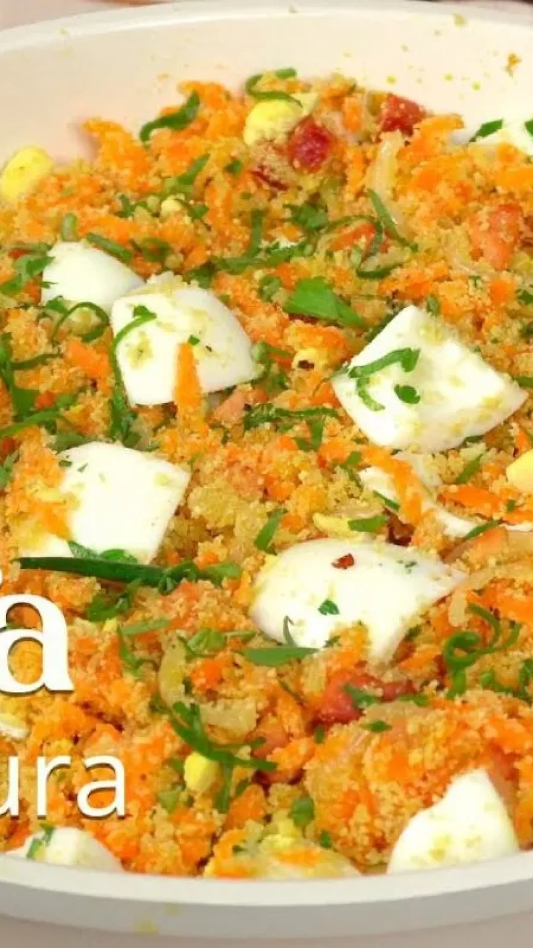 Farofa com cenoura e bacon: a receita fácil e deliciosa que não pode faltar na sua mesa de fim de ano