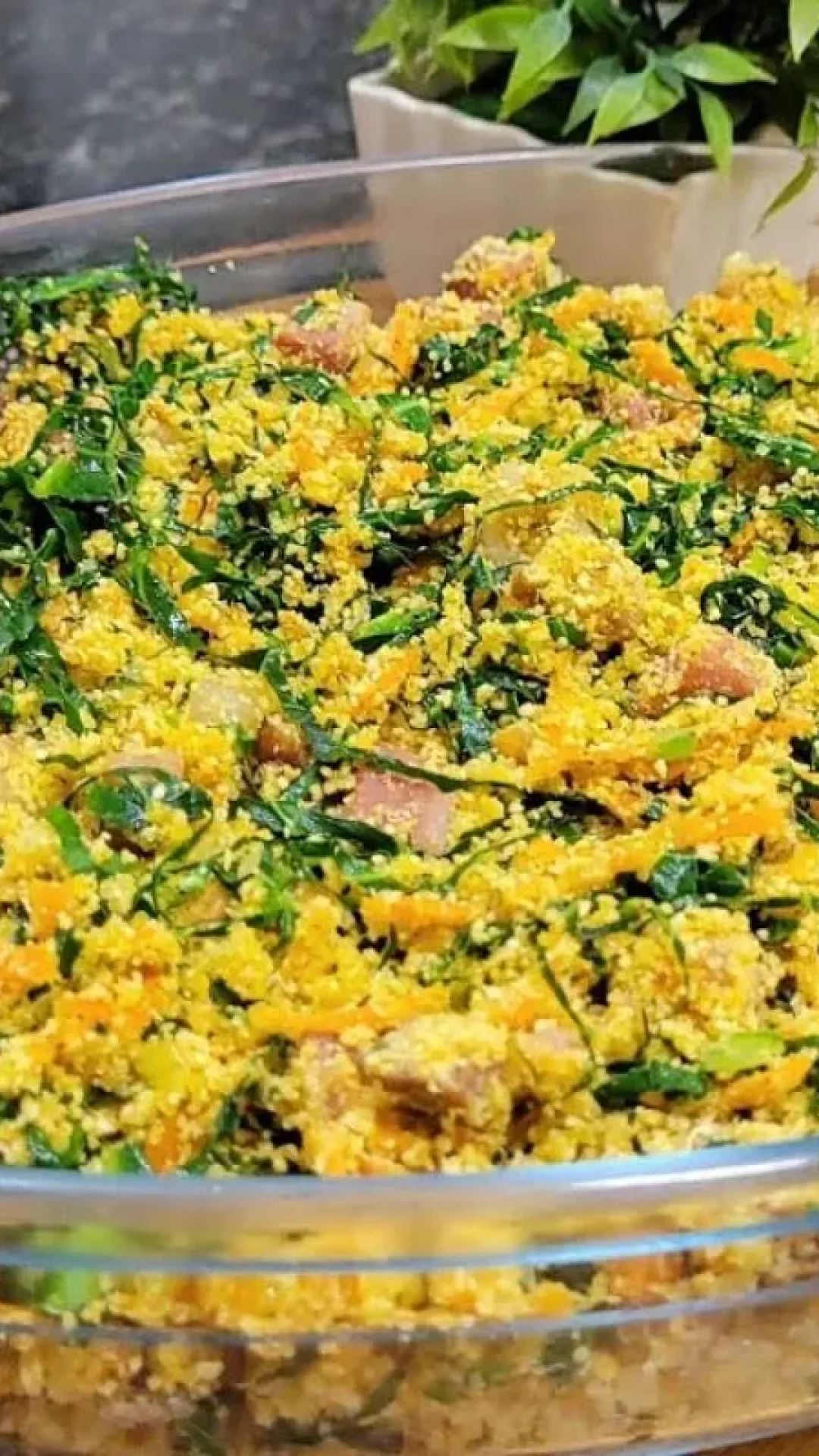 Farofa de couve, a melhor receita para acompanhar o seu churrasco ou uma refeição