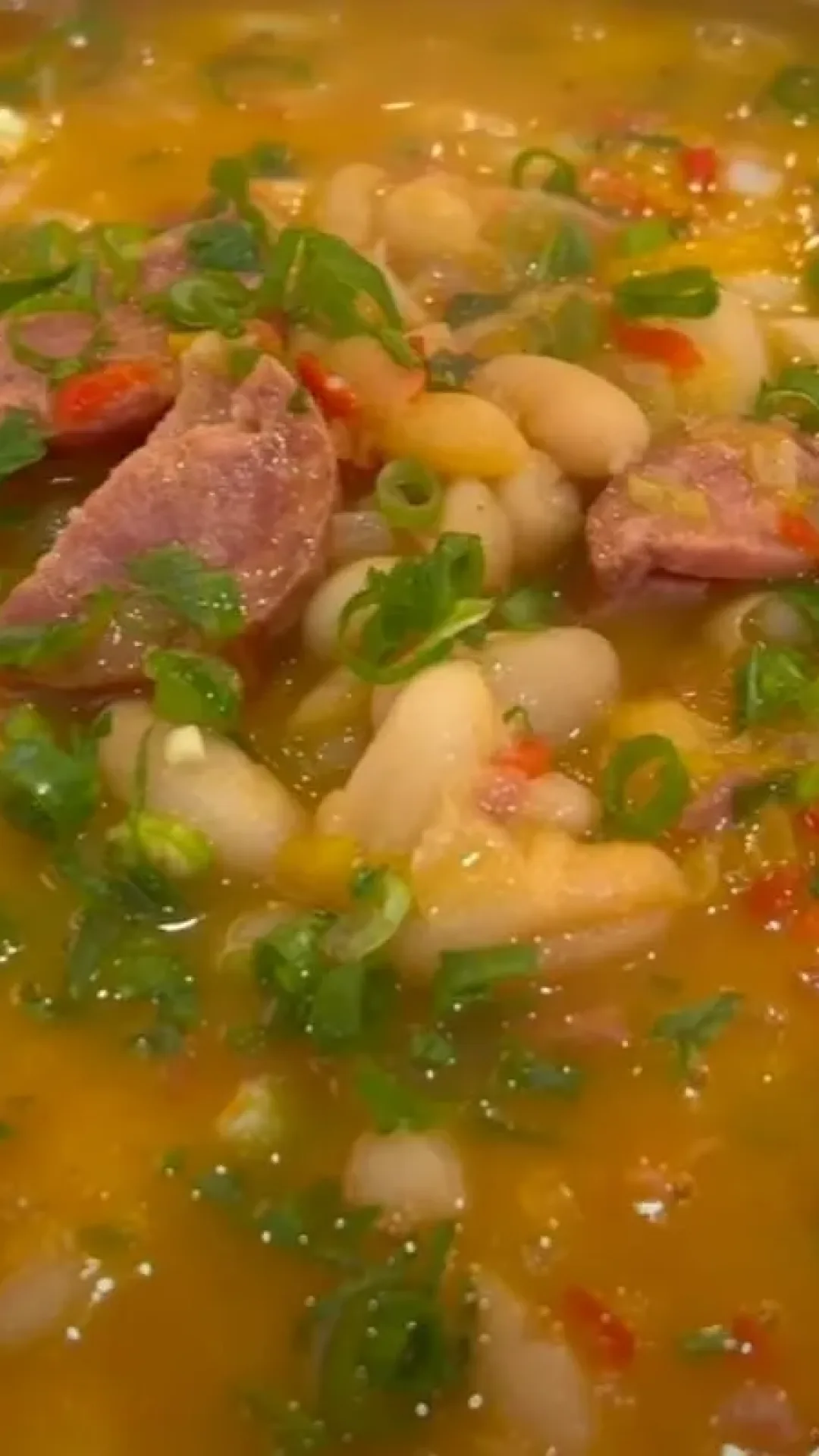 Feijão branco com linguiça bem cremoso e fácil de preparar
