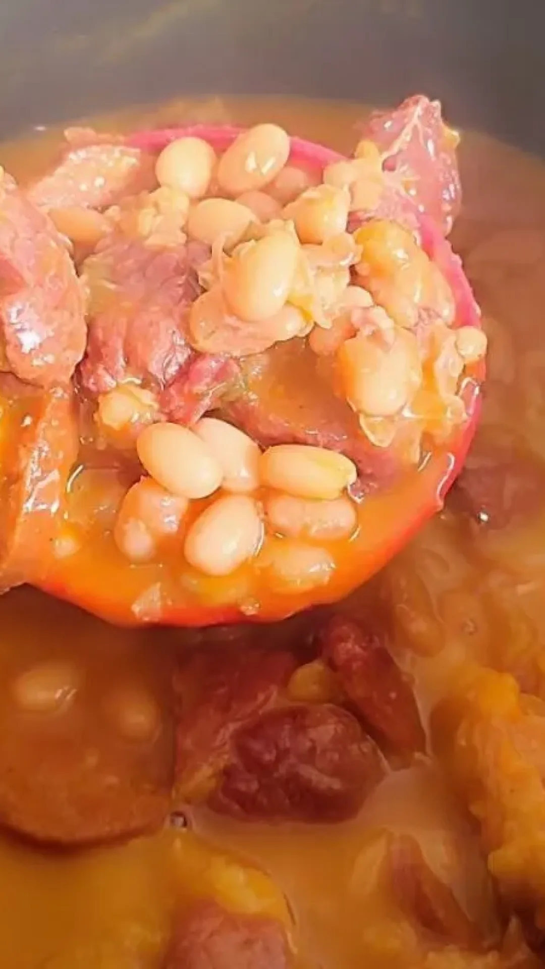 Feijão com carne seca suculento e simples de fazer para o seu almoço especial de fim de ano
