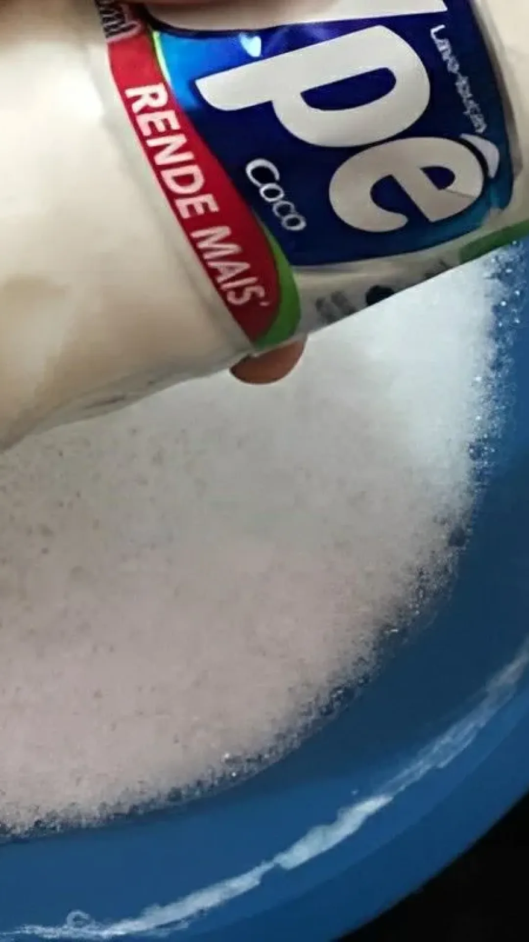 Fiz 6 litros de detergente caseiro de coco com ingredientes que eu tinha em casa