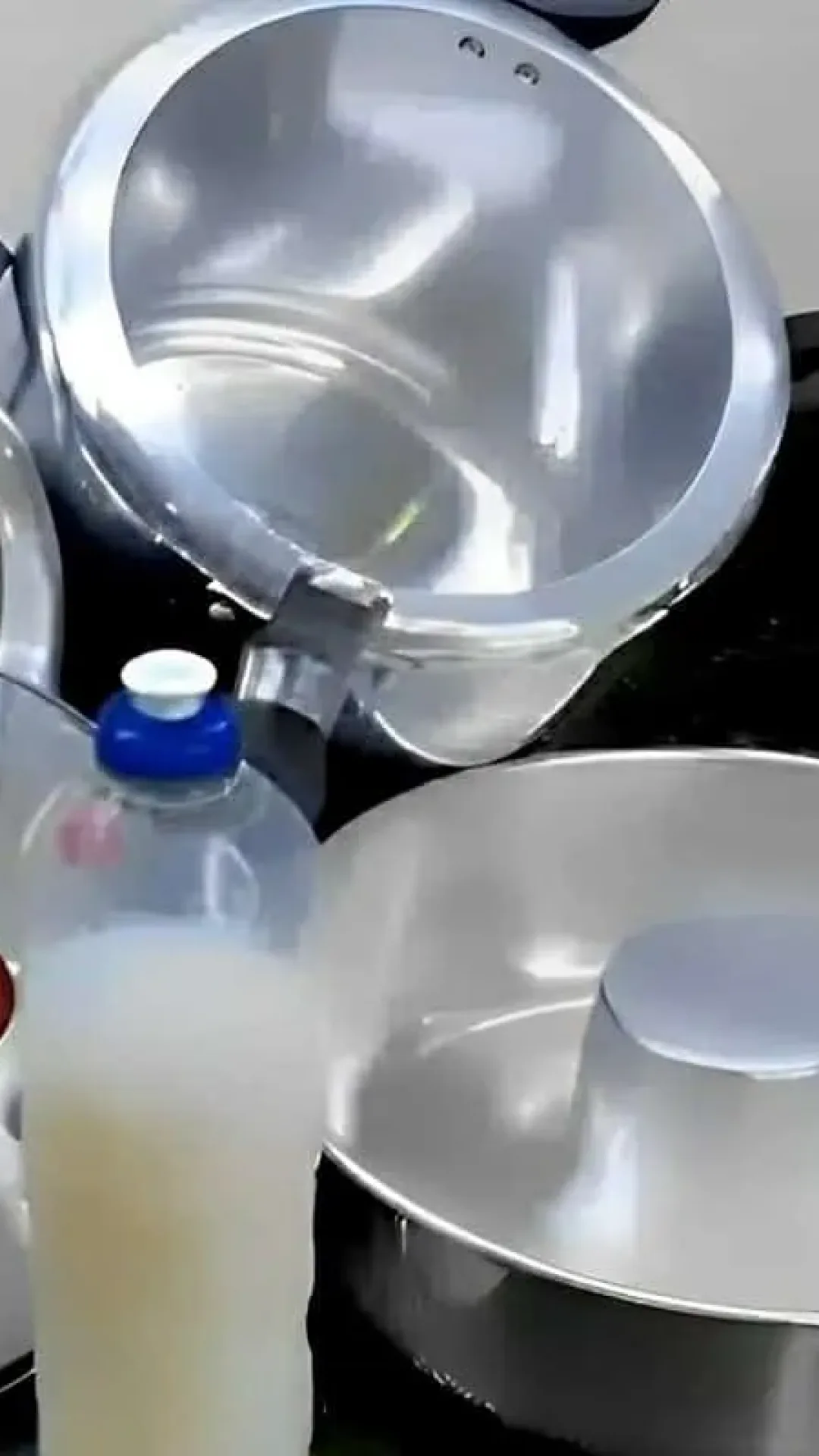 Fiz esse limpa alumínio caseiro da melhor qualidade usando apenas 3 ingredientes