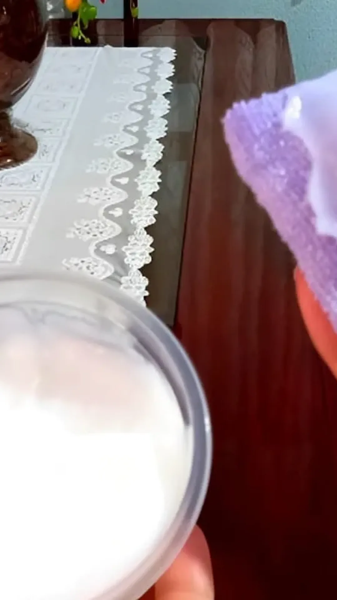 Fiz um lustra móveis caseiro maravilhoso com apenas 3 ingredientes que eu tinha em casa