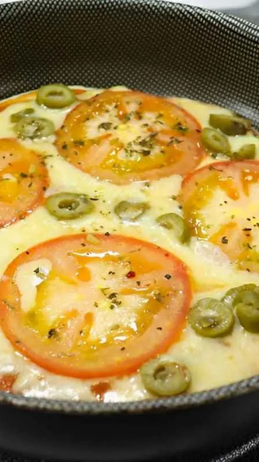 Fiz uma pizza de frigideira rapidinho sem ter trabalho nenhum e ficou uma delícia