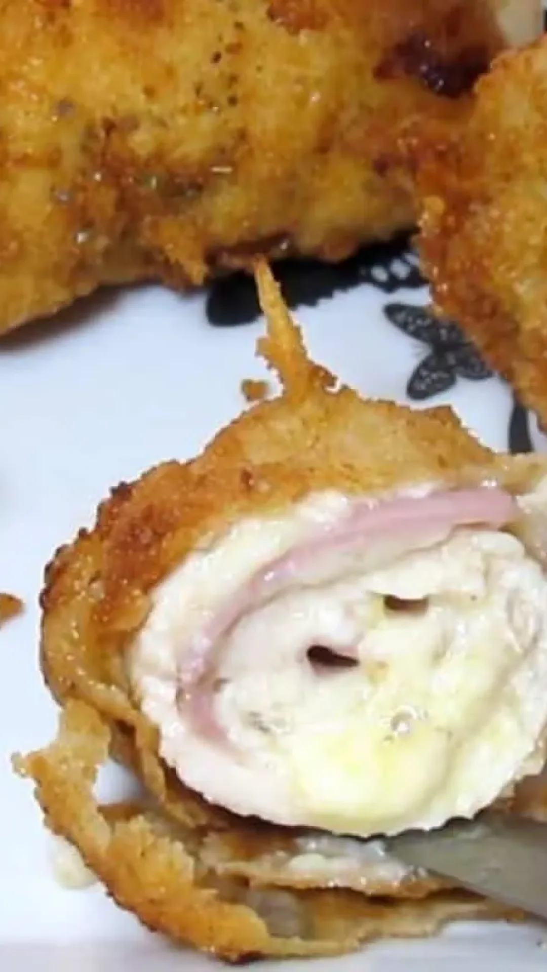 Frango a rolê recheado que parece prato de restaurante de tão gostoso