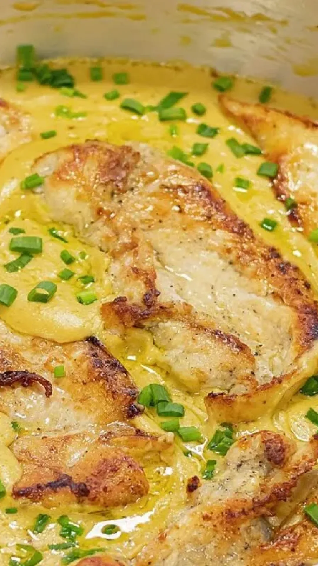 Frango ao molho de mostarda bem cremoso! Um prato simples que muda totalmente sua refeição