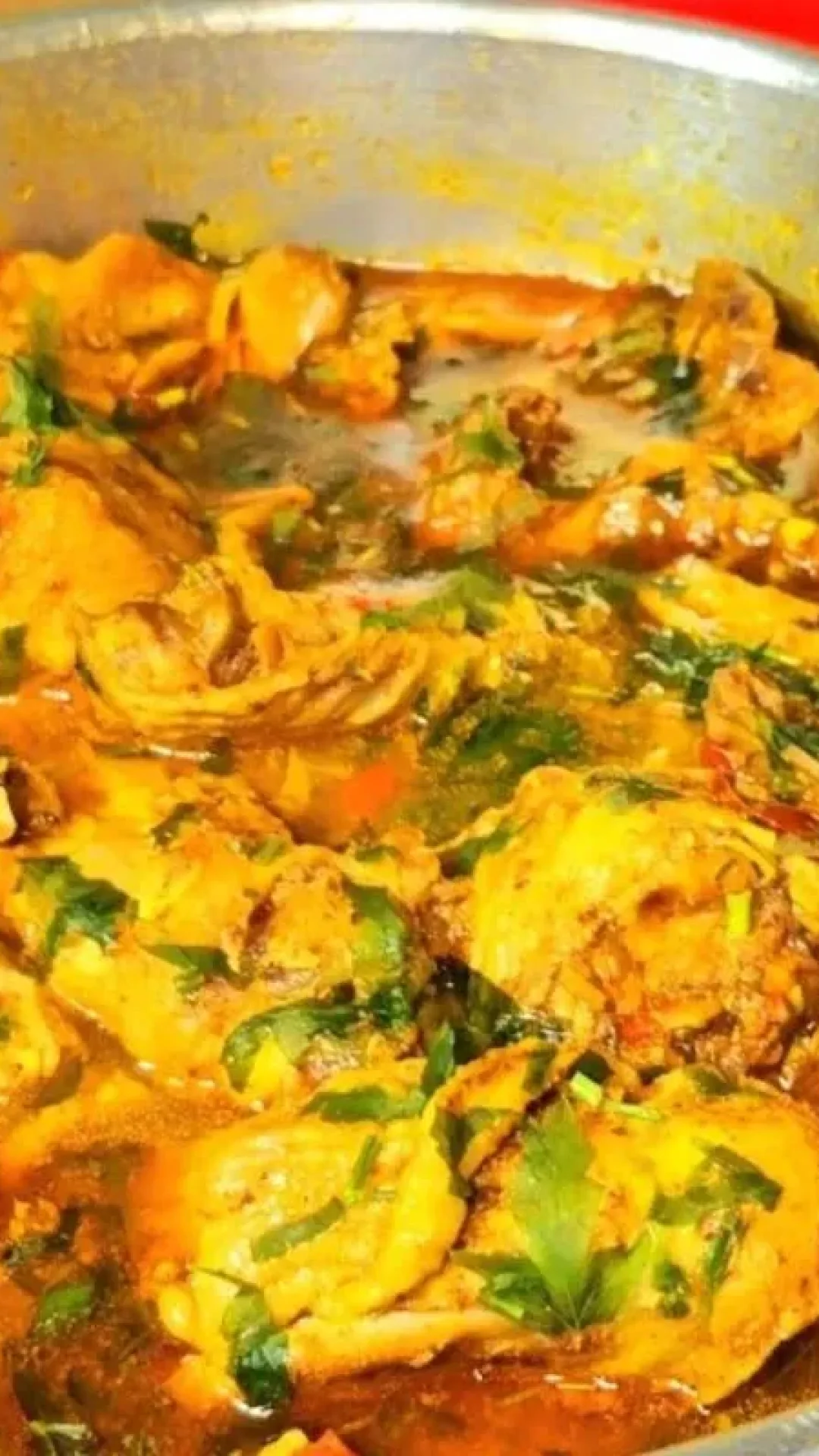 Frango ao molho fácil e cheio de sabor: receita para salvar seu almoço