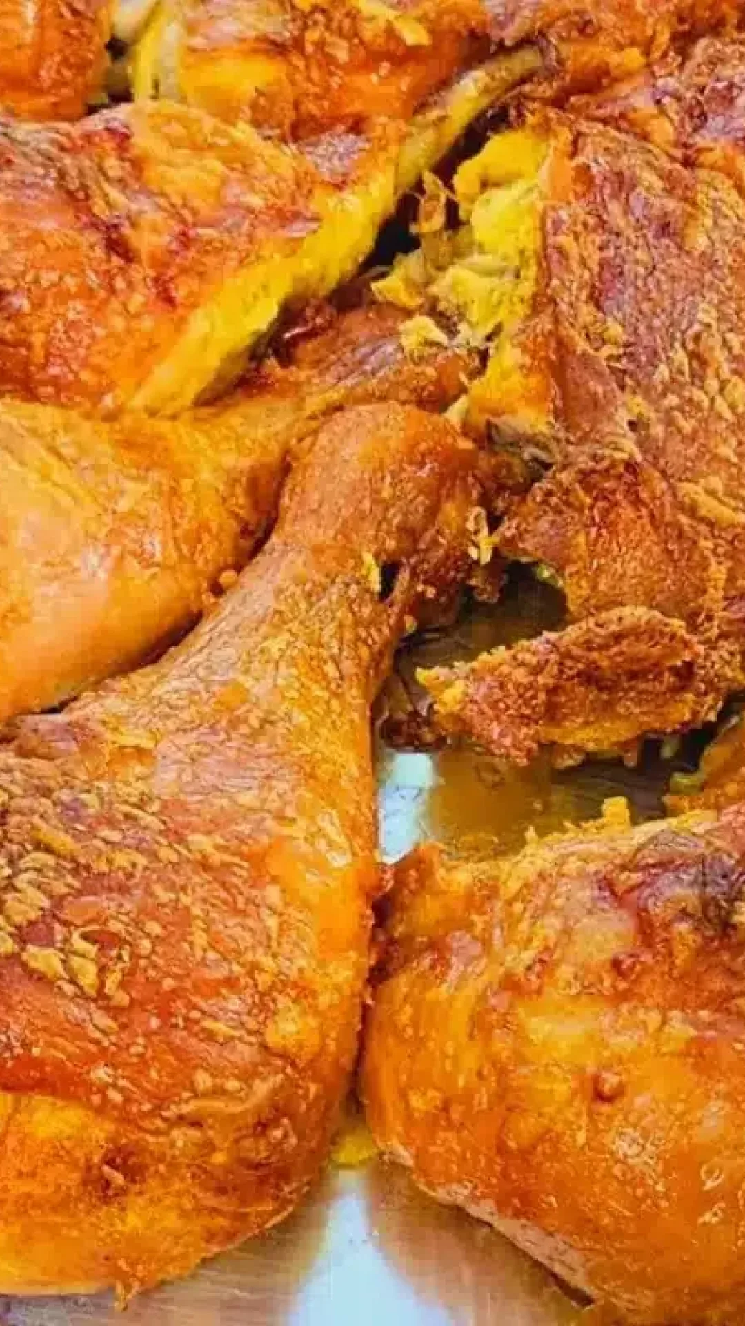 Frango assado na maionese: fica com uma casquinha bem crocante e suculento por dentro