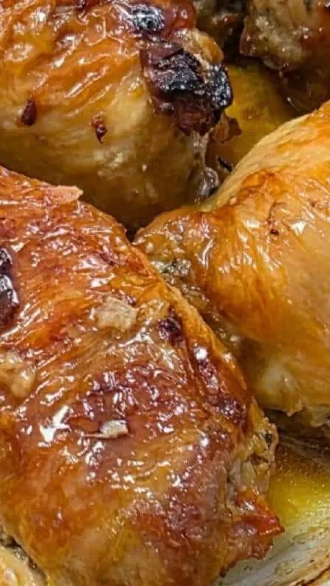 Frango assado recheado para arrasar na hora do almoço de domingo