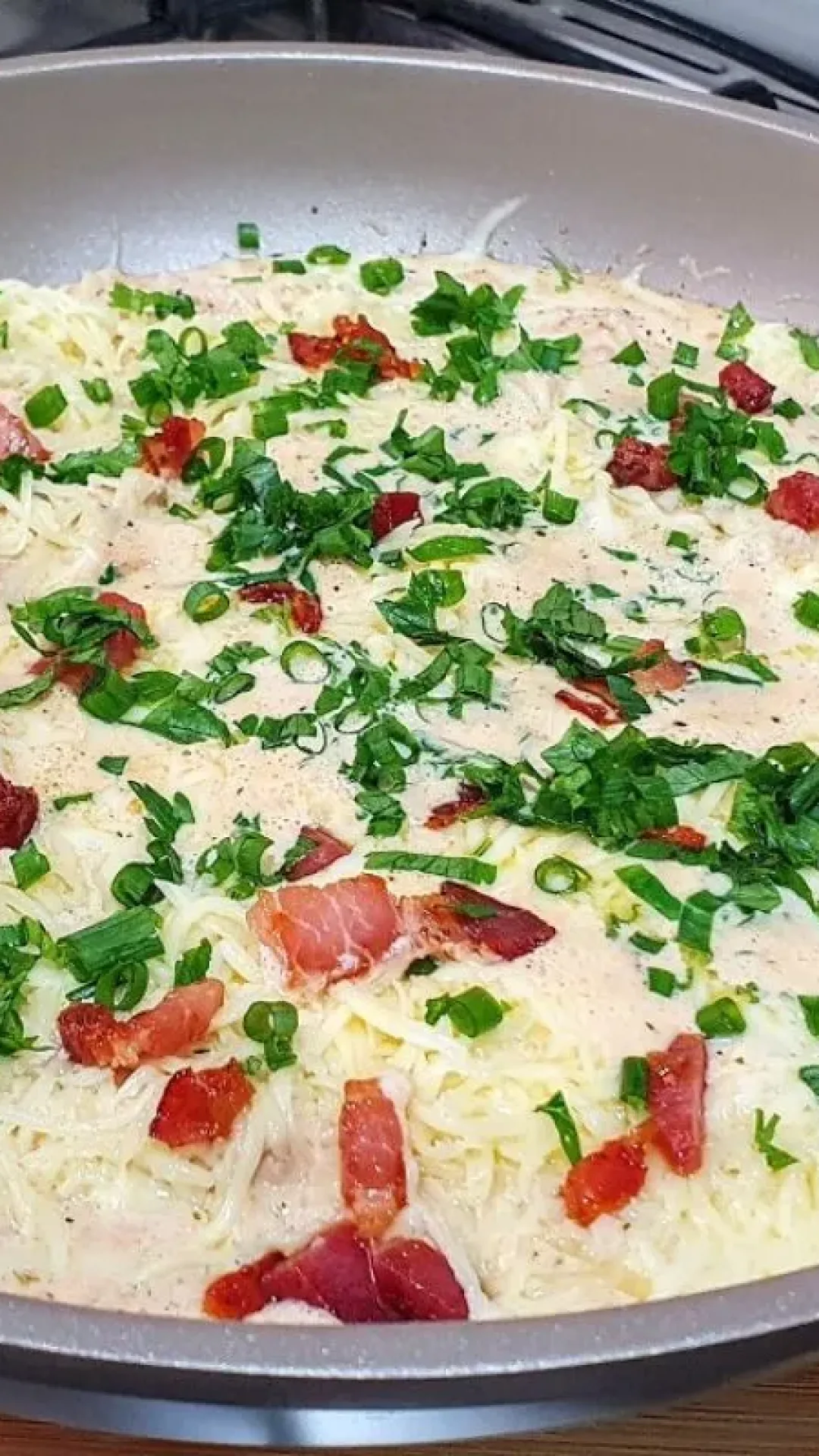 Frango com creme de bacon muito saboroso e prático para variar o cardápio do dia a dia