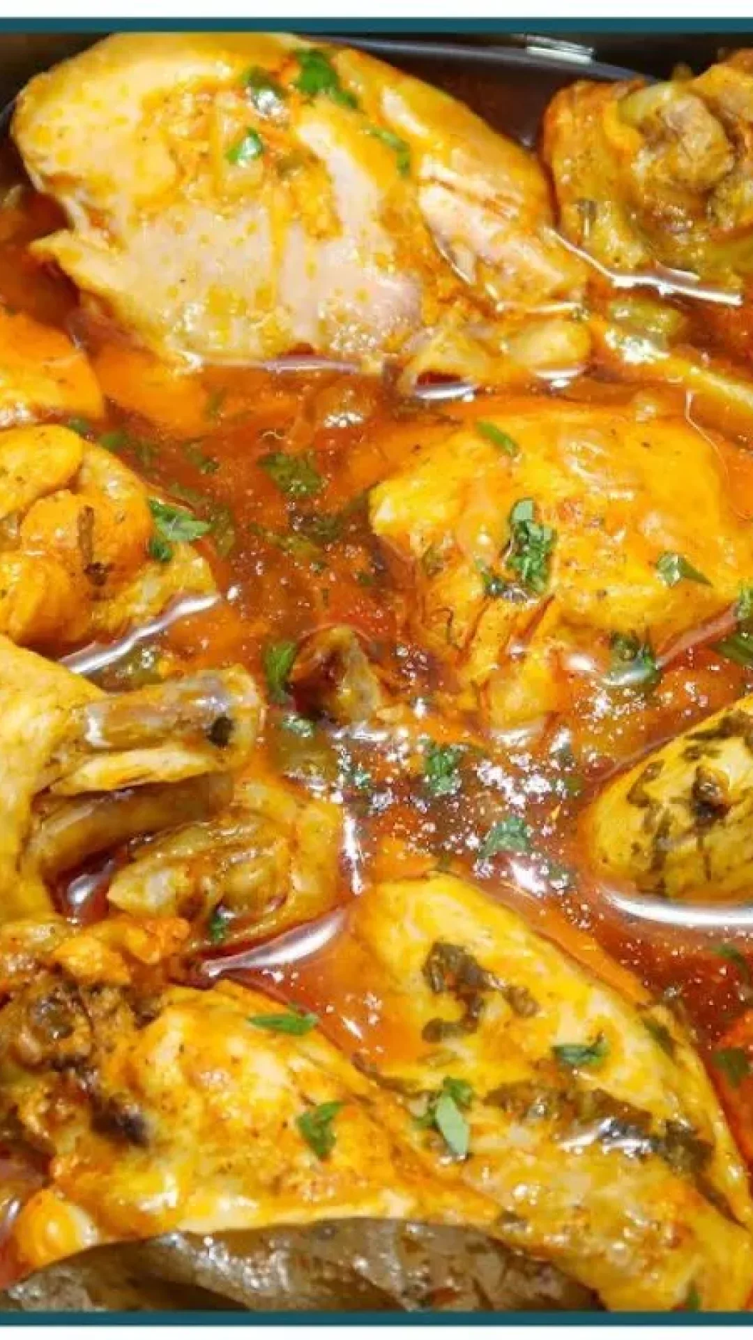 Frango cozido na panela suculento e com aquele caldinho saboroso que todo mundo adora