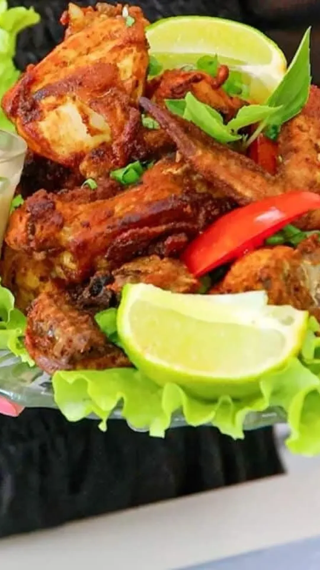 Frango frito temperado na medida certa: com molho delicioso que faz até na air fryer