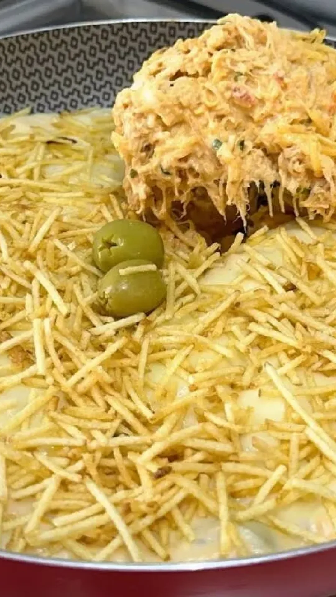 Fricassê de frango cremoso na frigideira: ótima sugestão para o almoço de domingo