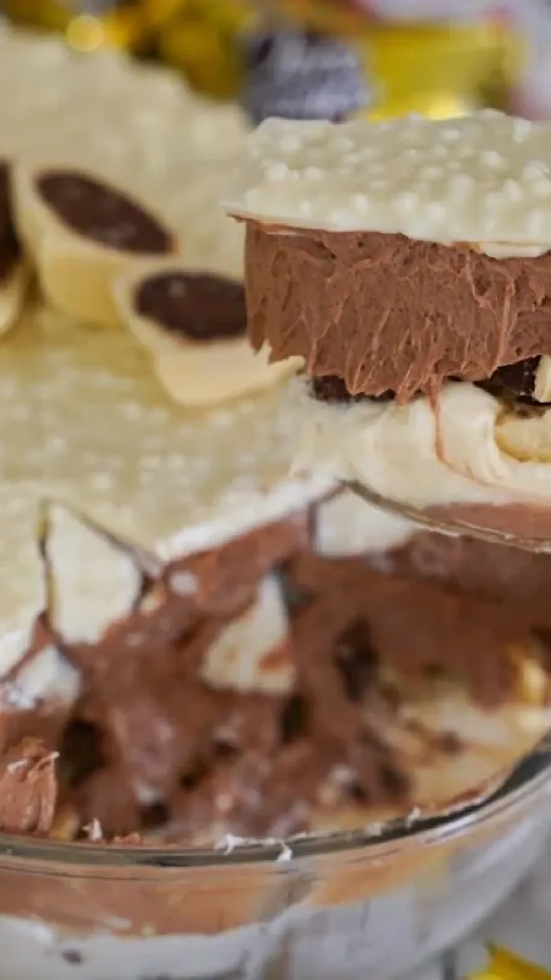 Gelado de ouro branco na travessa para ser a sobremesa de destaque na sua ceia de réveillon