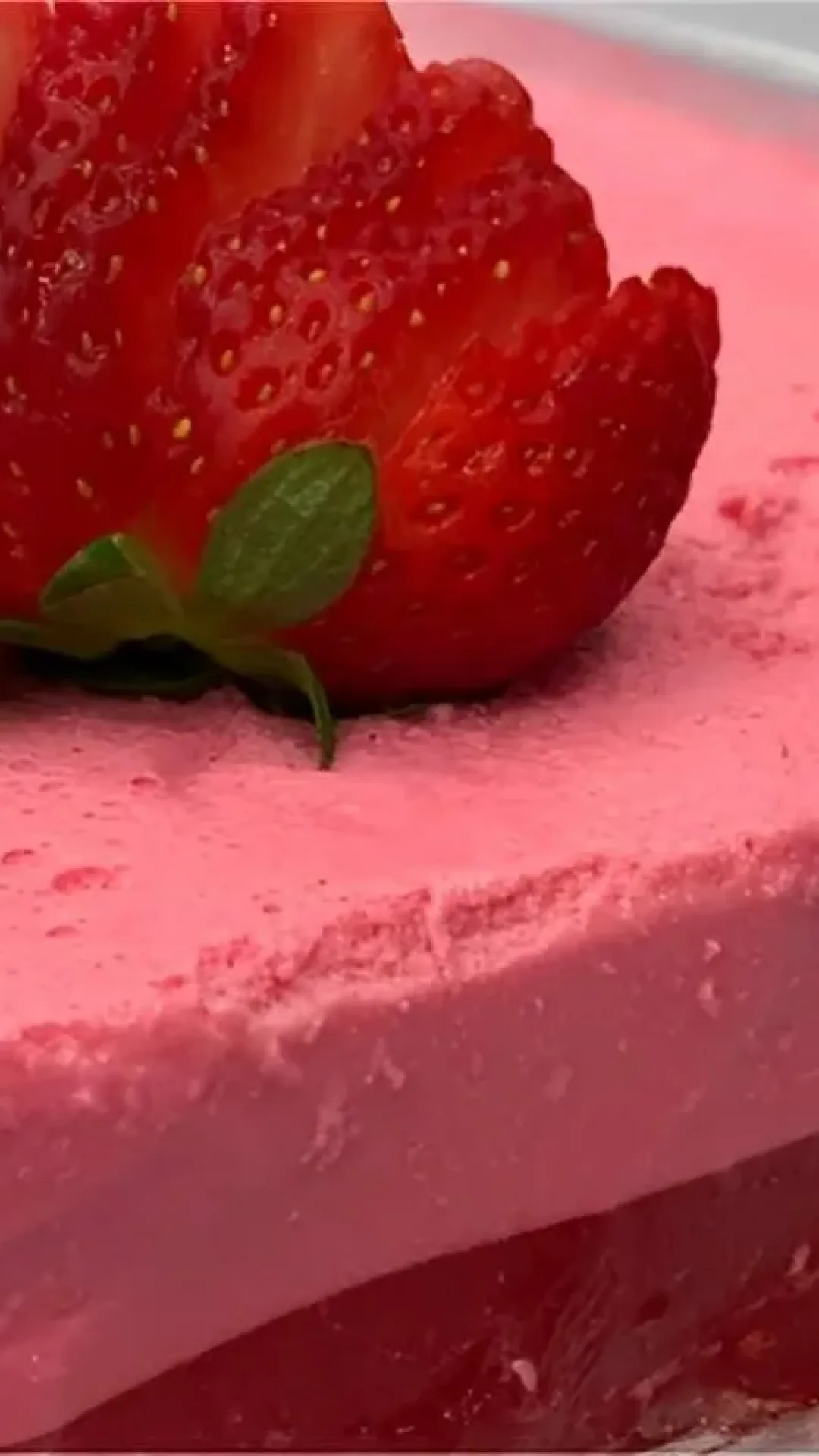 Gelatina cremosa de natal com cremte de leite fica uma delícia e todo mundo adora