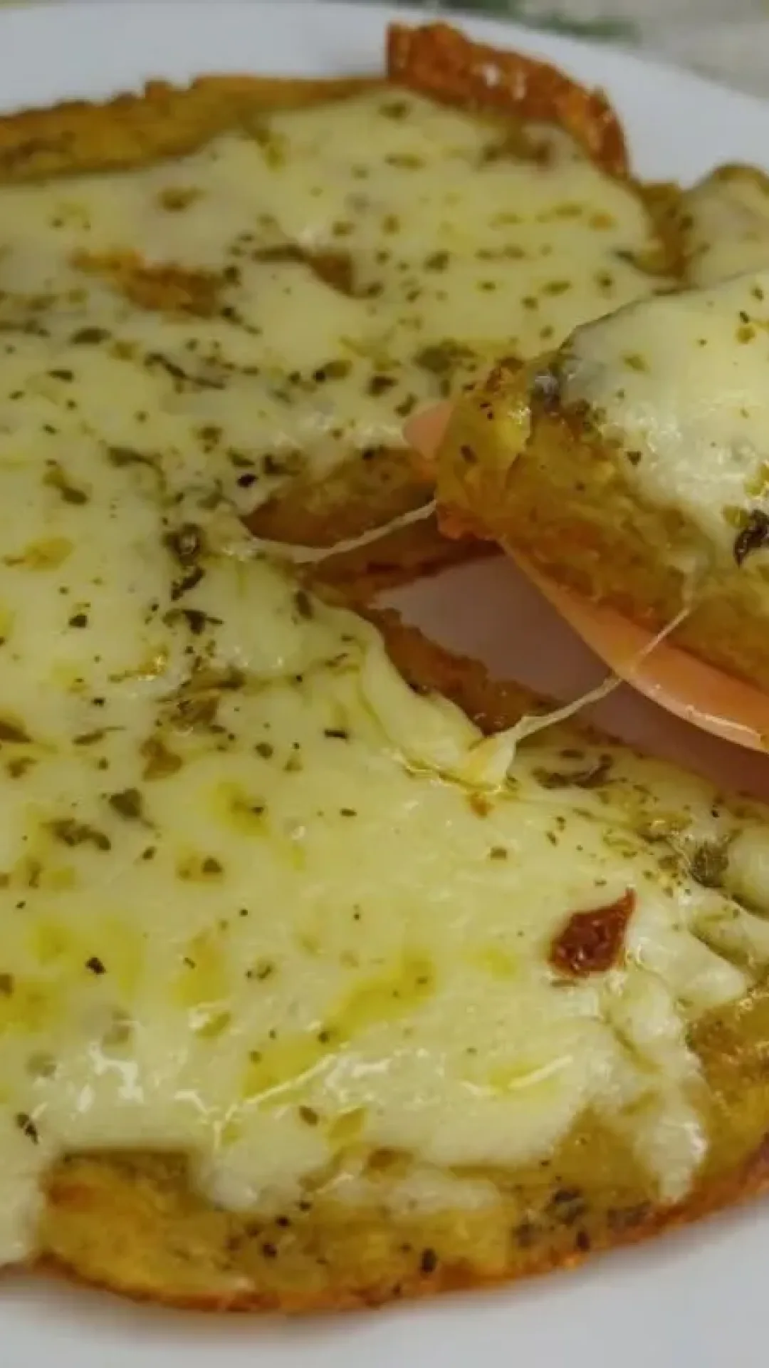 Jantar de frigideira: misture 1 batata com 1 ovo e tenha um prato rápido pronto em minutos para o almoço ou jantar