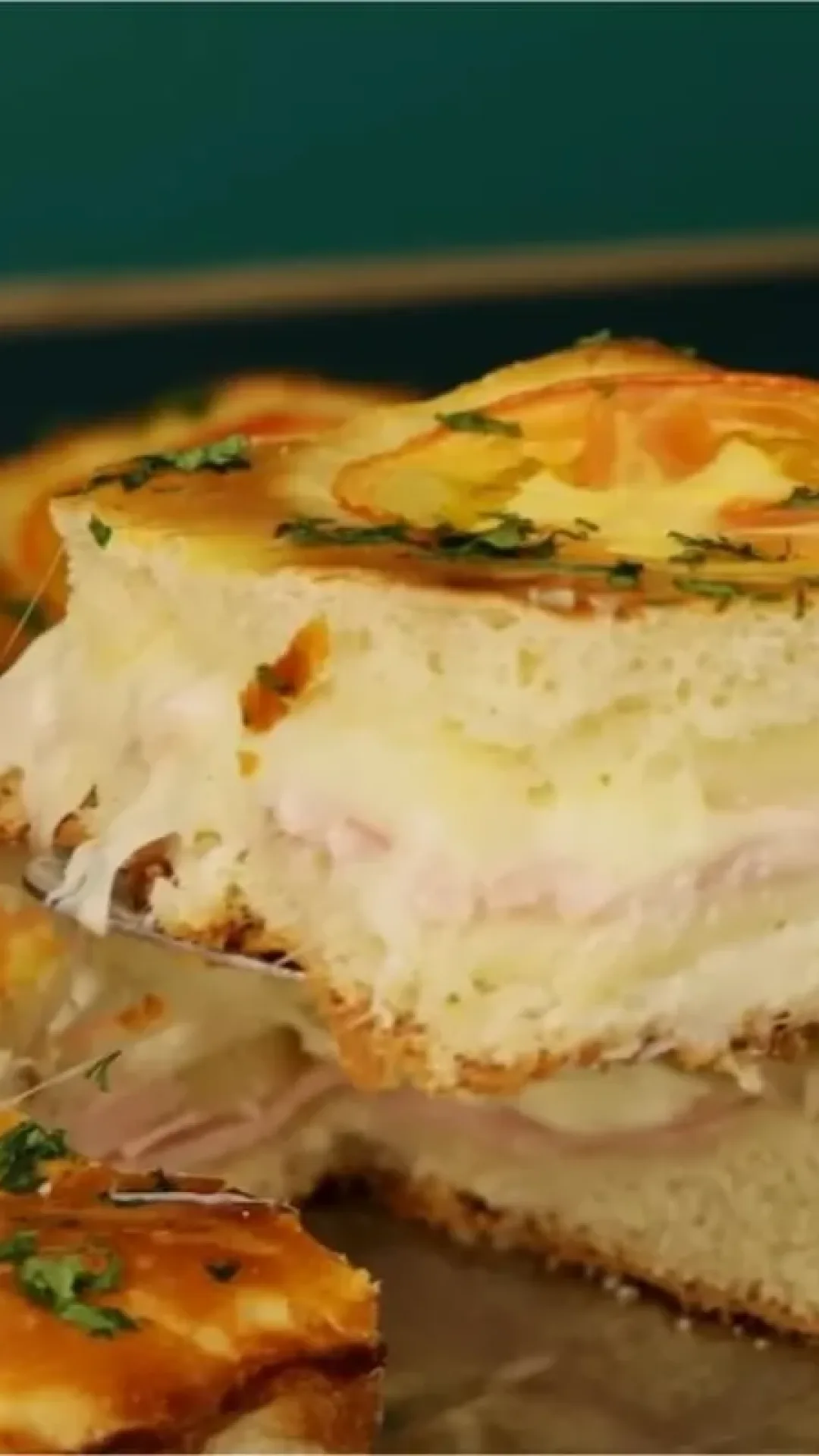 Lanchão de forno com massa leve e fofinha que é perfeito para qualquer dia da semana
