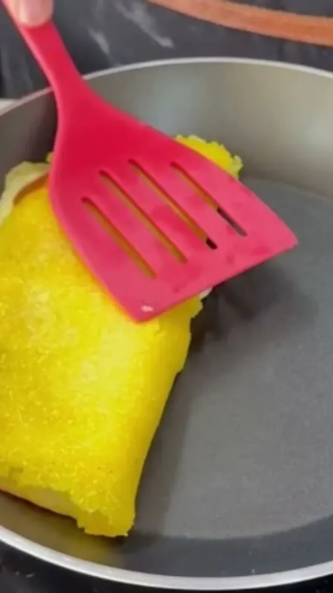 Lanche de frigideira com cuscuz muito leve e nutritivo