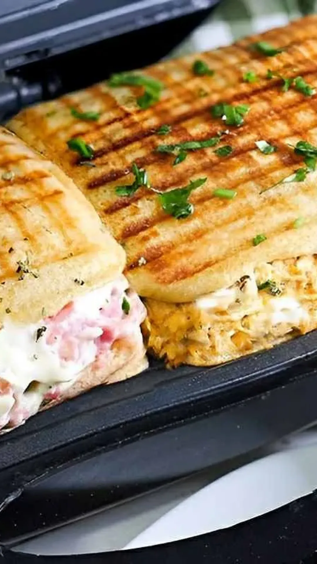 Lanche na sanduicheira prático fácil e rápido perfeito para o café da manhã ou lanche da tarde