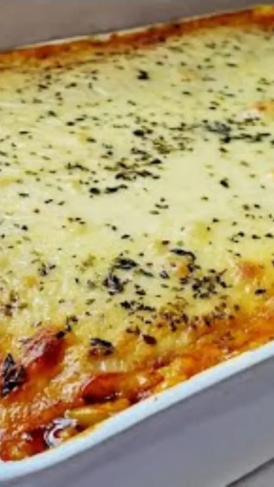 Lasanha à bolonhesa tradicional: não precisa esperar o almoço de domingo para fazer