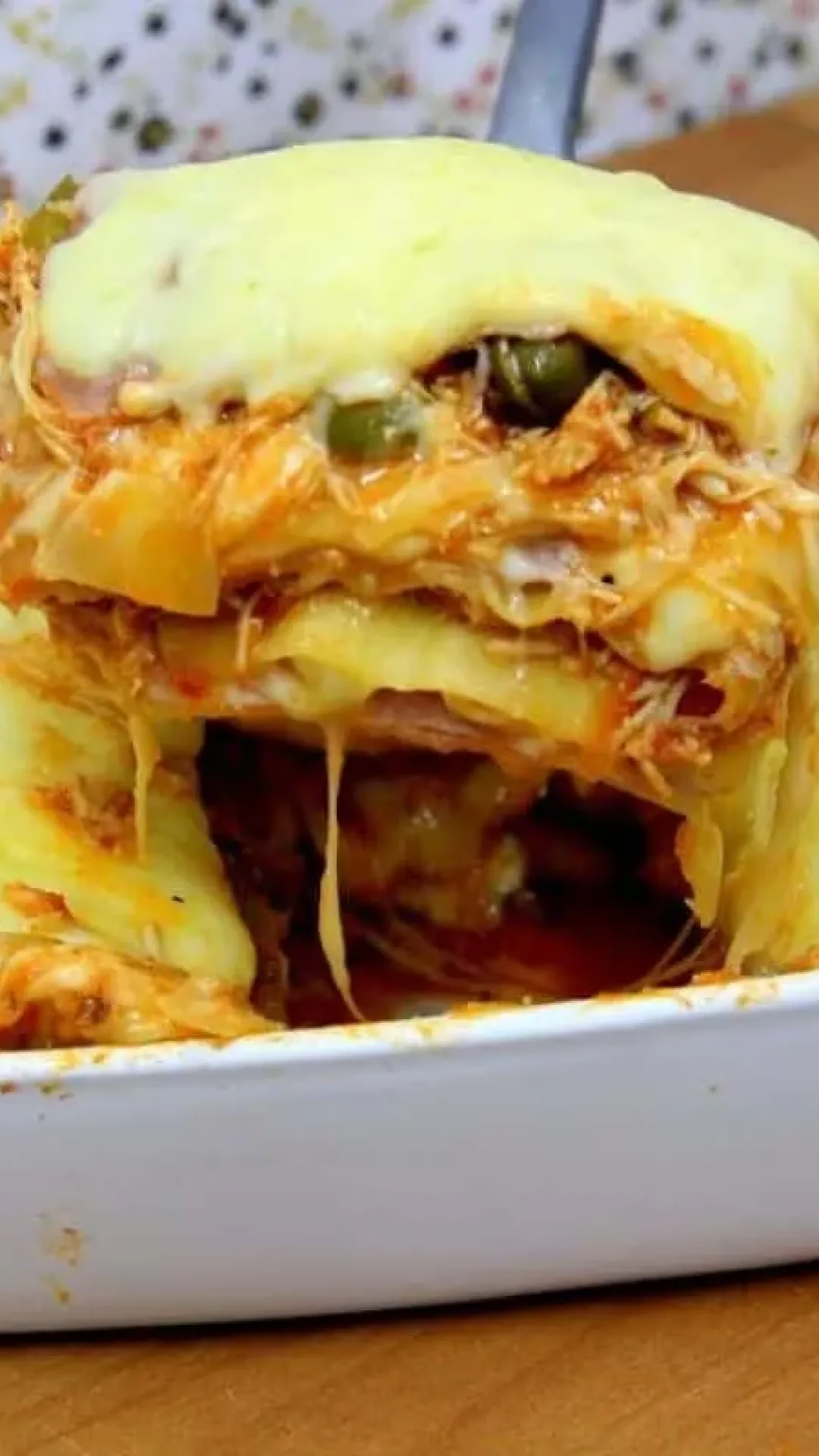 Lasanha de frango suculenta e fácil que é a cara de todo almoço de domingo