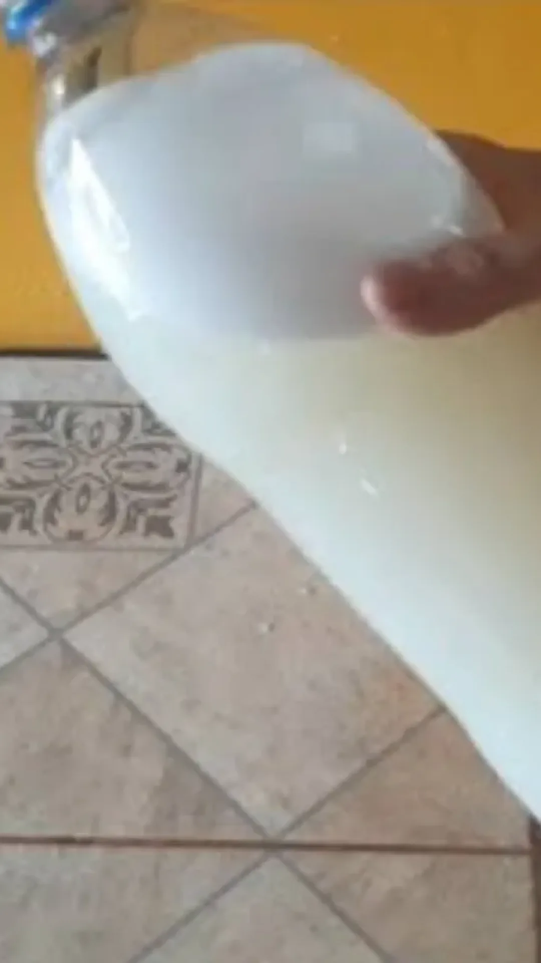 Limpa pisos caseiro: melhor que produto para limpeza pesada do mercado