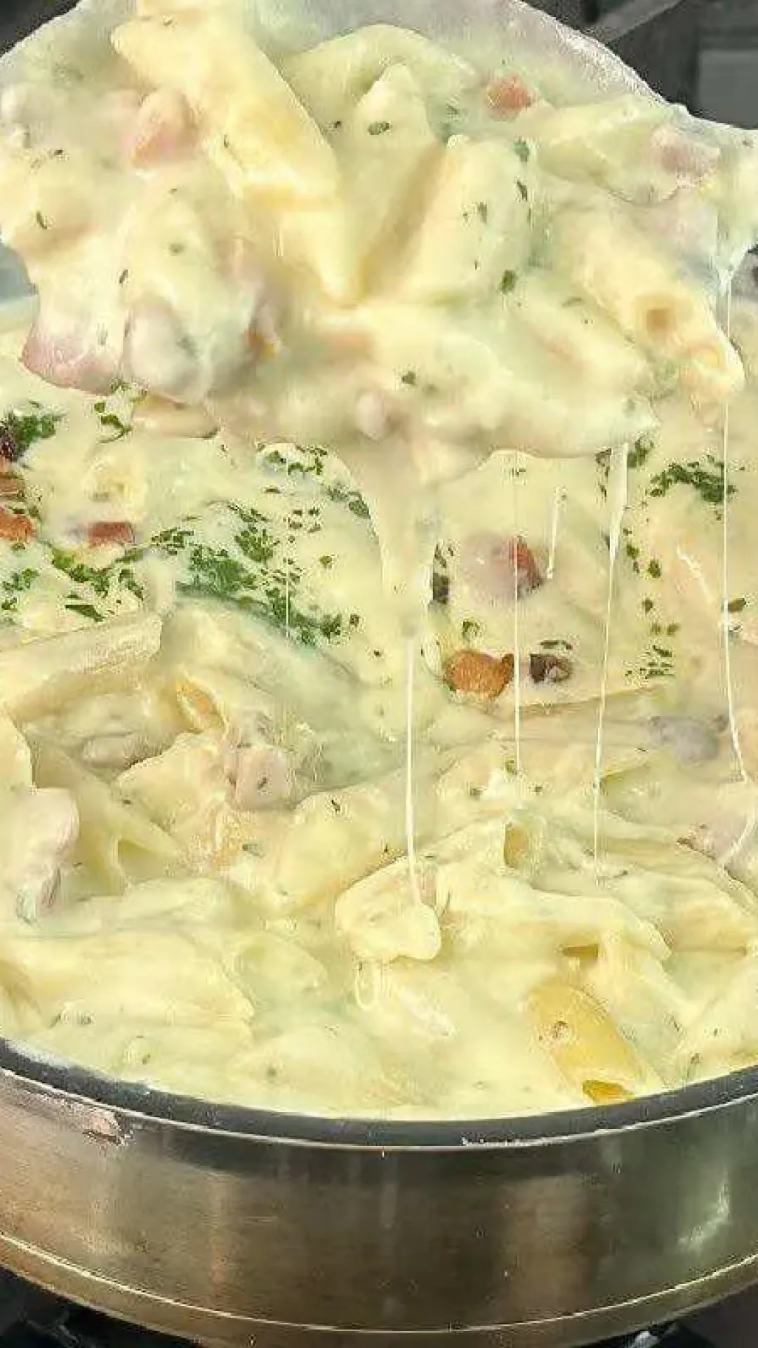 Macarrão ao creme de batata que você precisa experimentar para o seu almoço