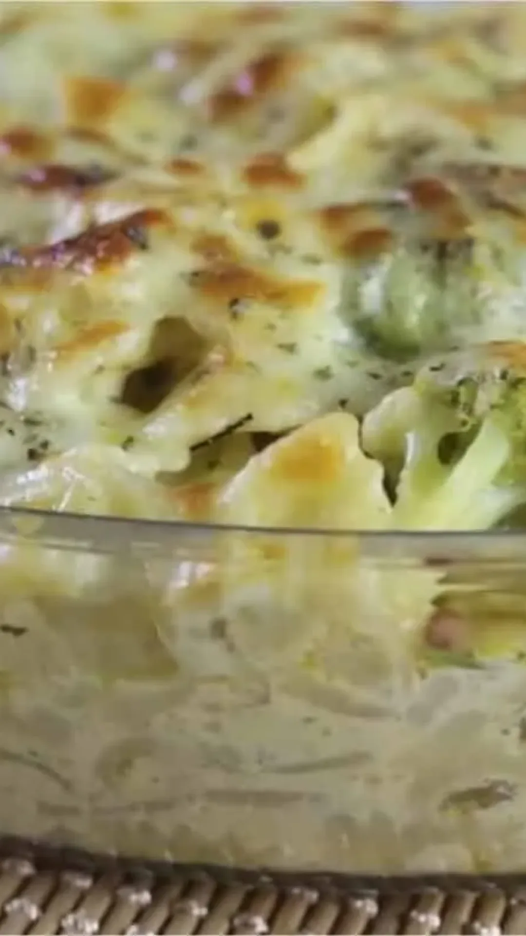 Macarrão cremoso com brócolis pronto em minutos e cheio de sabor