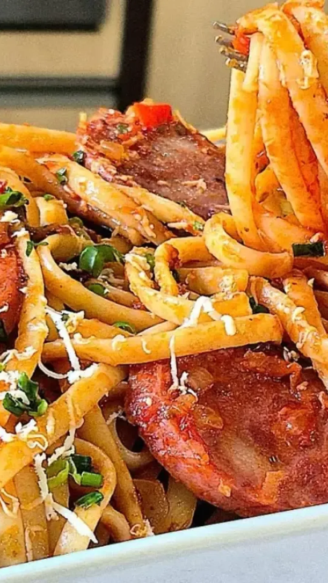 Macarronada com calabresa: essa receita me salva nos dias mais corridos e sem tempo