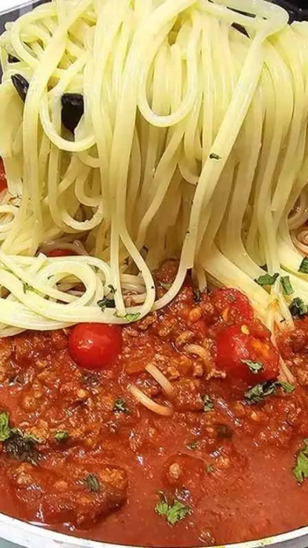 Macarronada com carne moída e um molho secreto que você vai amar aprender