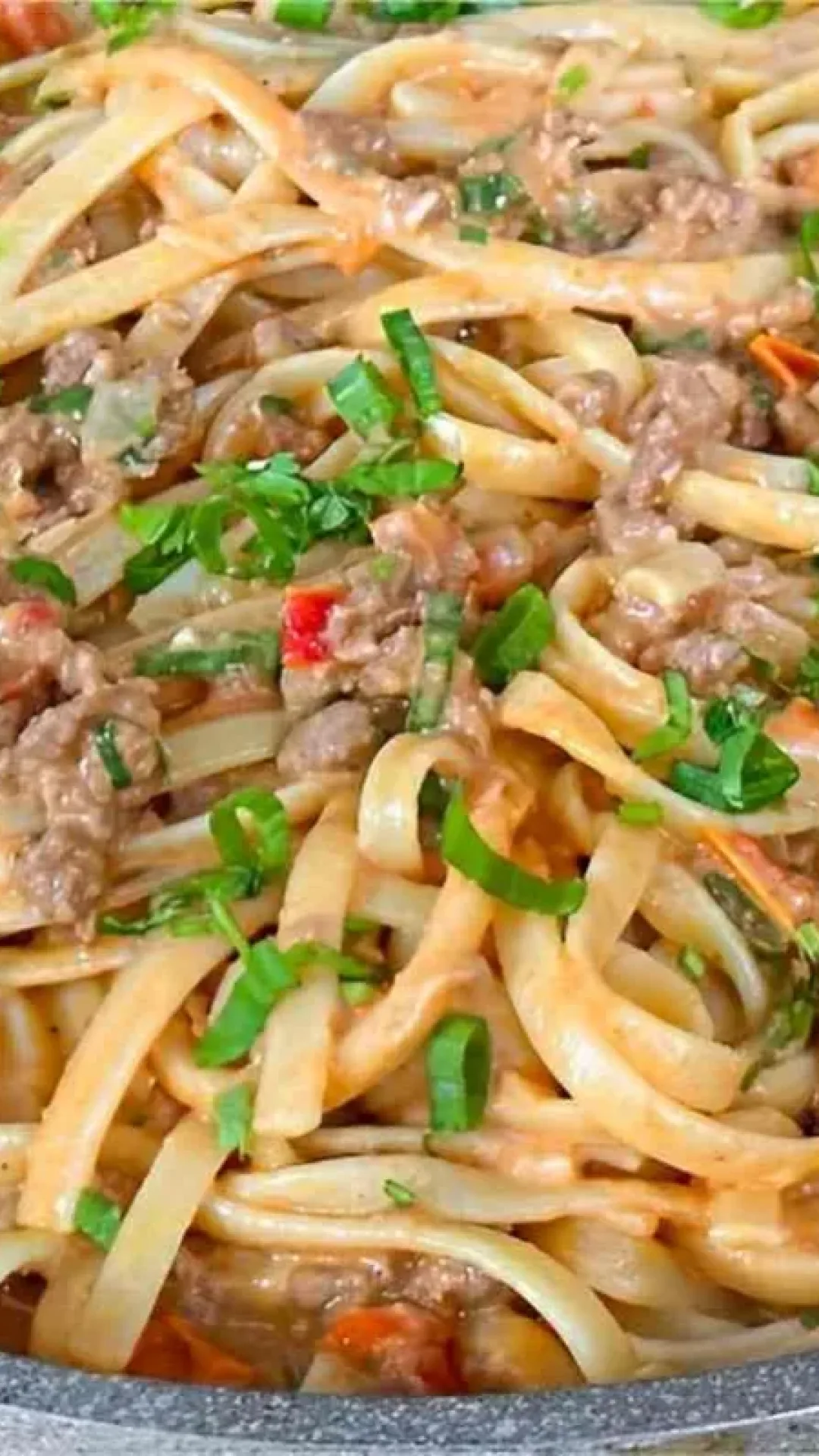 Macarronada com carne moída simples e fácil de fazer para o seu almoço ou jantar