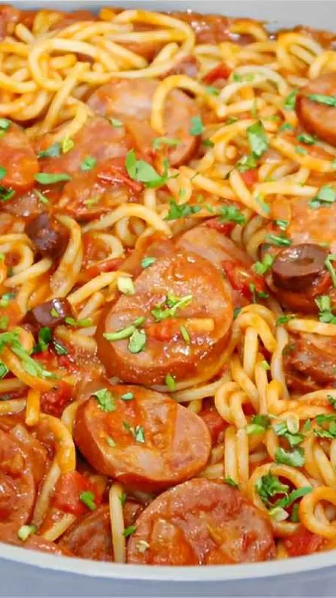 Macarronada de calabresa deliciosa para o almoço em família