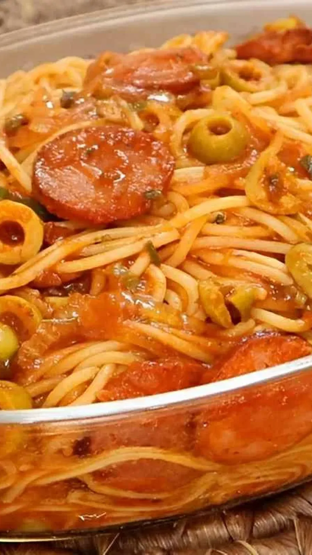 Macarronada de calabresa para fazer bem rapidinho na hora do almoço