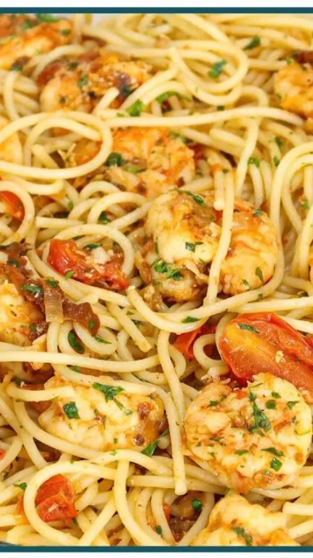 Macarronada de camarão especial e suculenta: prato principal que parece comida de restaurante chique