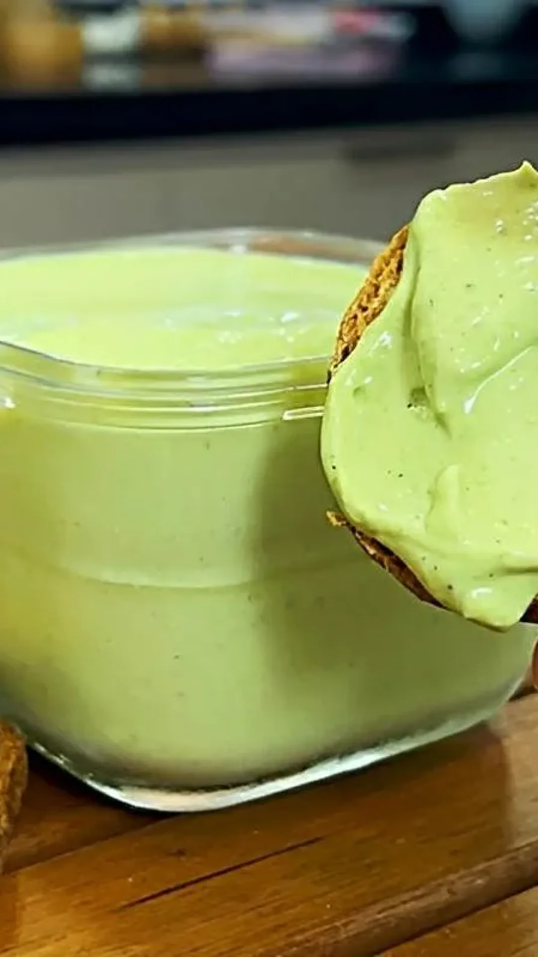 Maionese de alho temperada deliciosa para servir com carnes lanches ou torradas