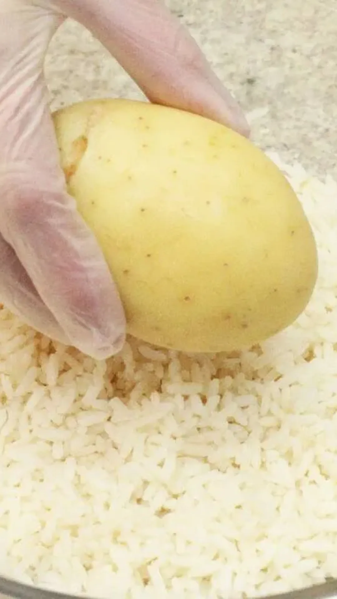 Massa de salgado com batata e arroz: receita fácil que vai te pegar de surpresa
