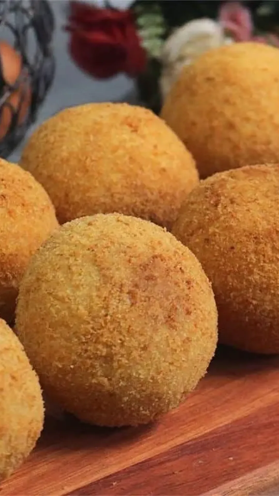 Massa de salgado frito, que é considerada a mais gostosa do mundo, por ser muito fácil de fazer e deliciosa