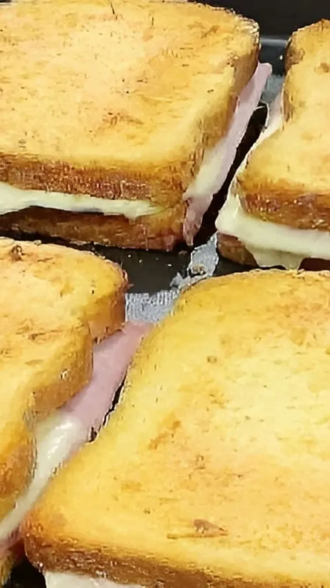 Misto quente de forno um lanche delicioso assado e que todo mundo vai amar