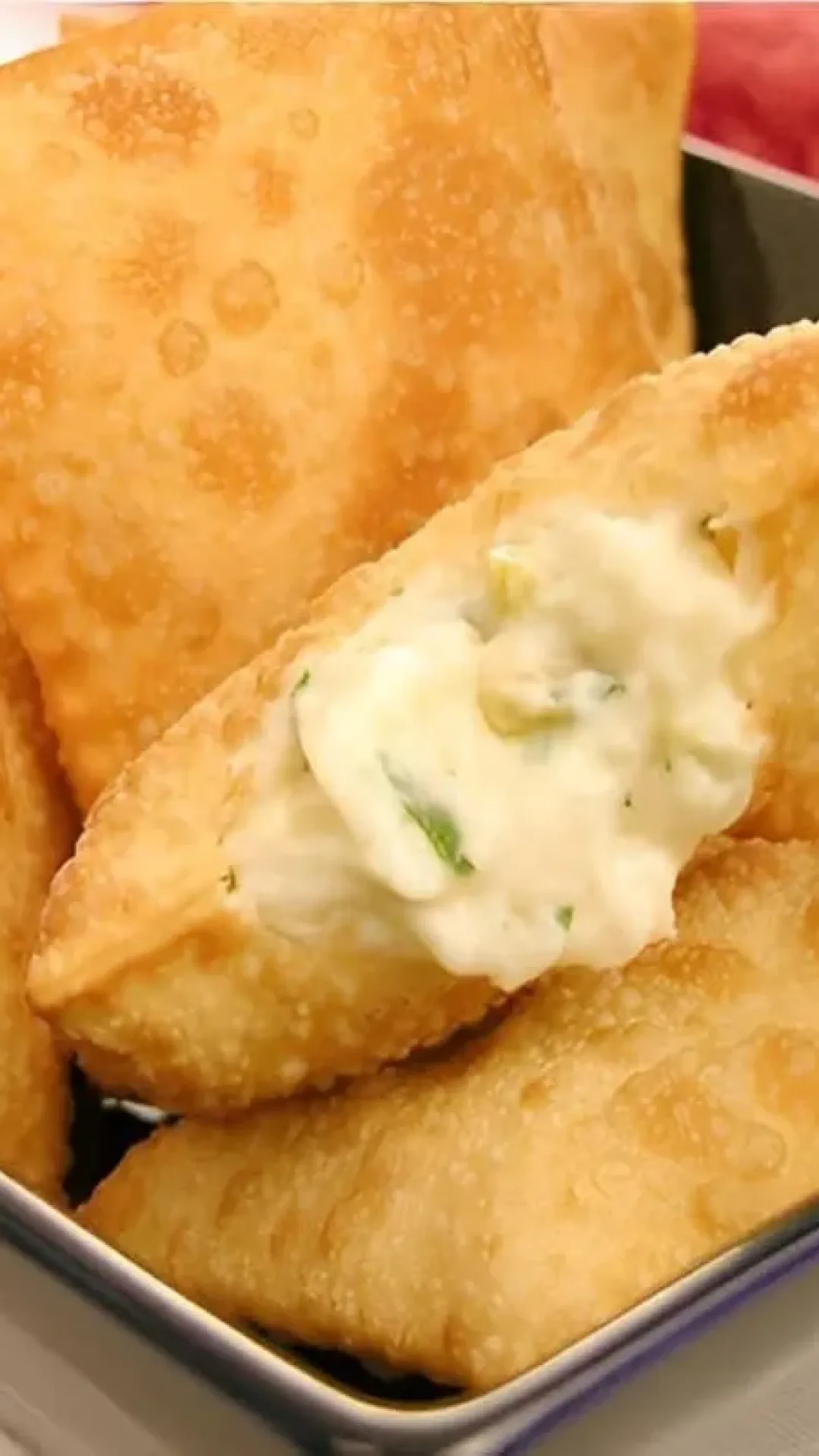 Misture esses 3 ingredientes e faça o melhor pastel que já comeu sequinho e crocante