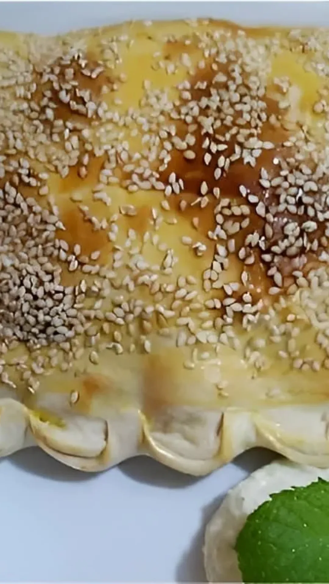 Misture esses dois ingredientes e faça um incrível pastel assado para toda família