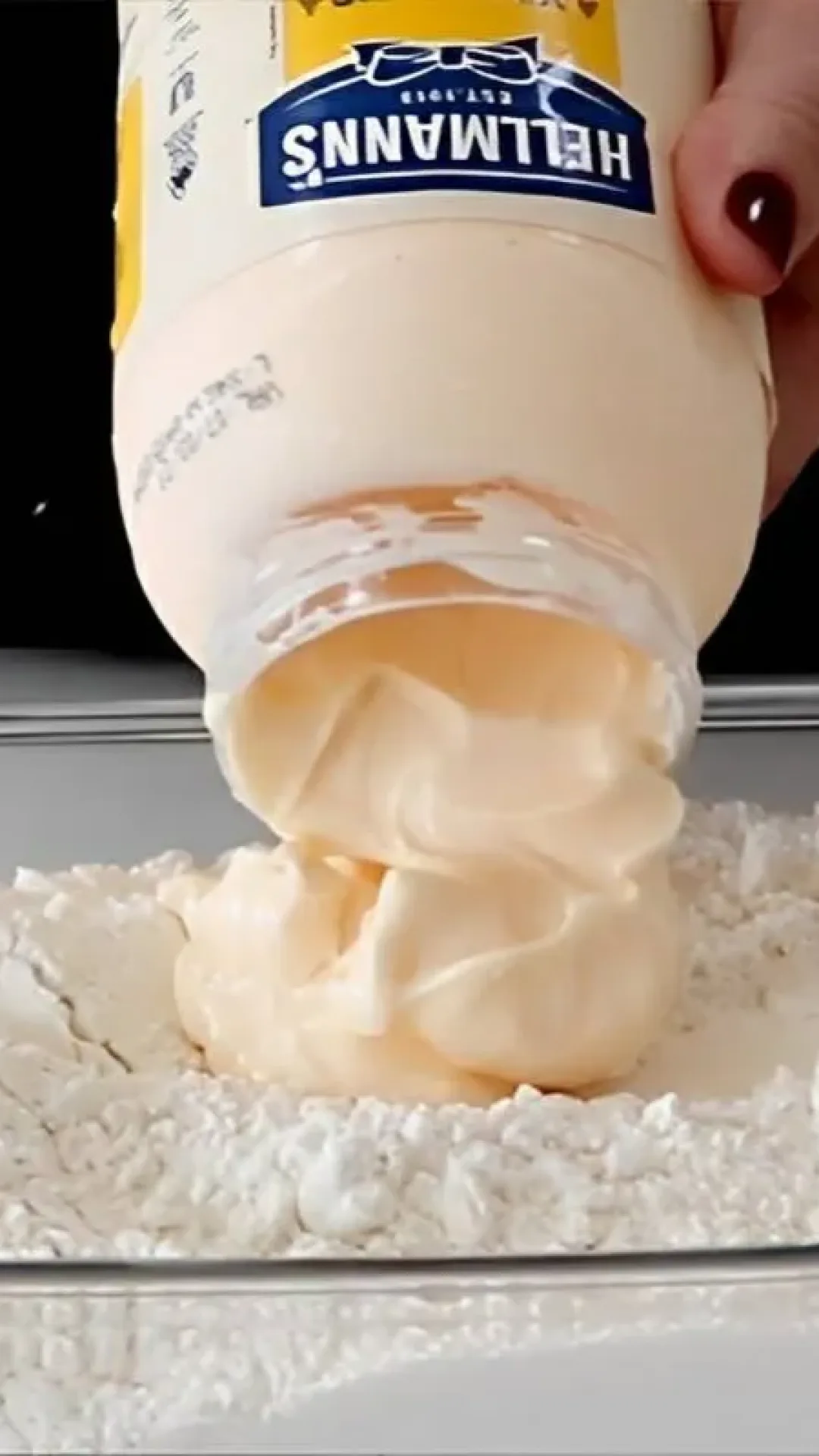 Misturei farinha de trigo com maionese e preparei uma torta de frango maravilhosa