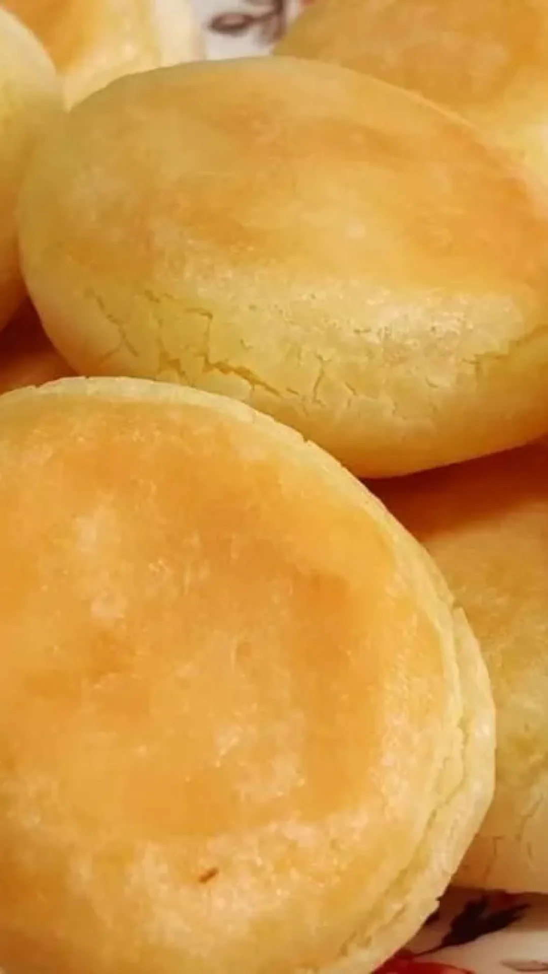 Misturei polvilho e mais um ingrediente e fiz um delicioso pão de queijo com 2 ingredientes
